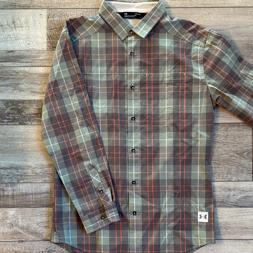 Under Armour Fitted Performance Plaid Shirt – Men’s Large